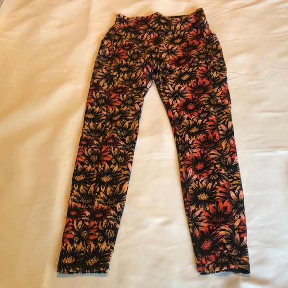 Womens size medium Pop Fit Floral Full Length Leggings - Picture 1 of 9